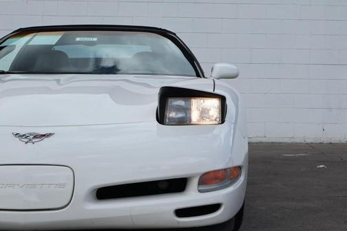 2003 Chevrolet Corvette Base