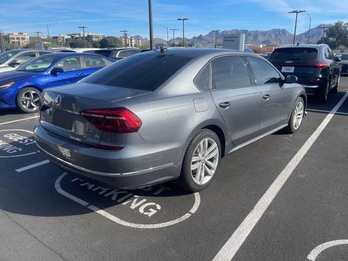 2019 Volkswagen Passat 2.0T Wolfsburg Edition