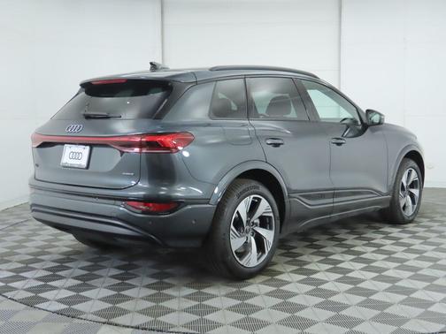 2025 Audi Q6 e-tron Premium Plus quattro