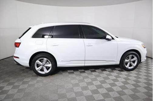 2023 Audi Q7 45 Premium Plus