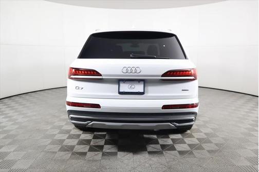 2023 Audi Q7 45 Premium Plus