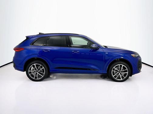 Ultra Blue Metallic 2026 Audi Q5 Premium Plus TFSI quattro S tronic