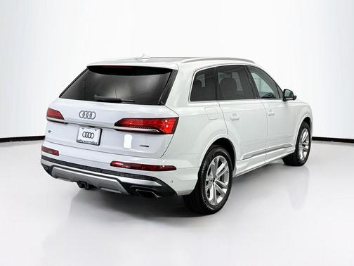 2025 Audi Q7 55 Premium Plus