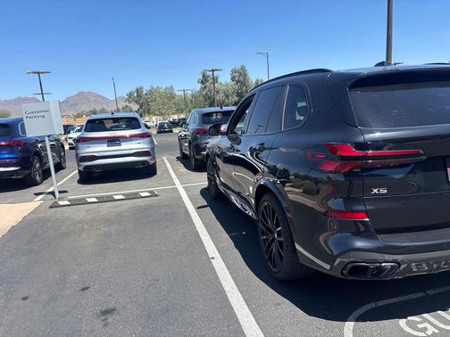 Black Sapphire Metallic 2024 BMW X5 M60i