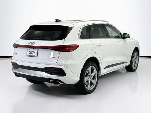 Arkona White 2026 Audi Q5 Premium Plus TFSI quattro S tronic