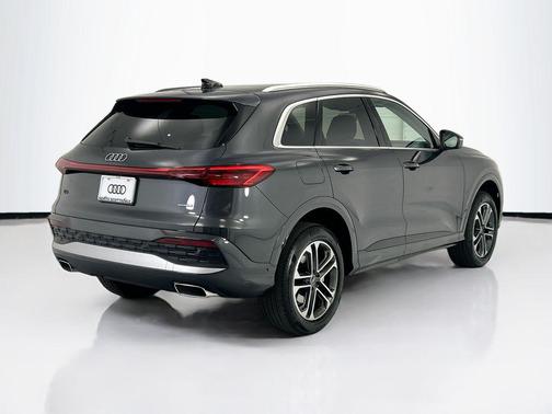 Tambora Gray Metallic 2026 Audi Q5 Premium Plus TFSI quattro S tronic