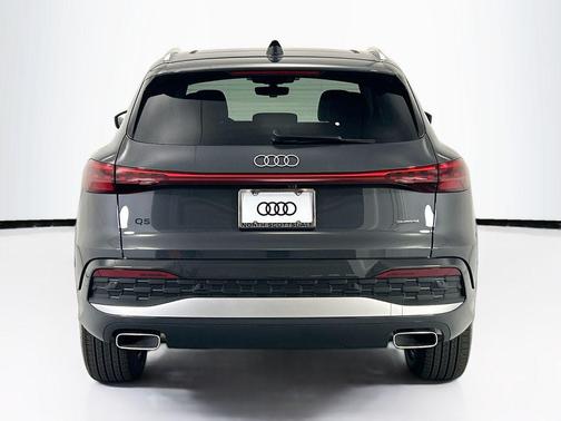 Tambora Gray Metallic 2026 Audi Q5 Premium Plus TFSI quattro S tronic