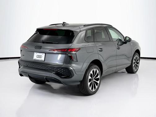 Daytona Gray Pearl Effect 2026 Audi Q3 TFSI quattro S tronic