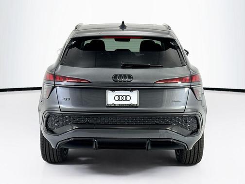 Daytona Gray Pearl Effect 2026 Audi Q3 TFSI quattro S tronic