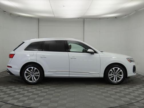 2025 Audi Q7 55 Prestige