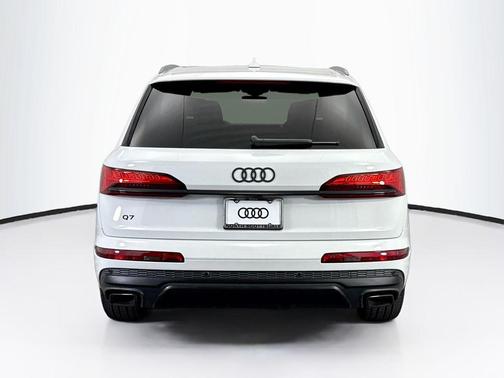 2025 Audi Q7 45 Premium Plus