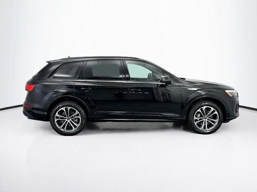 2025 Audi Q7 45 Premium Plus