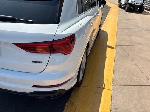 Glacier White Metallic 2019 Audi Q3 2.0T Premium