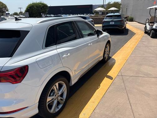 Glacier White Metallic 2019 Audi Q3 2.0T Premium