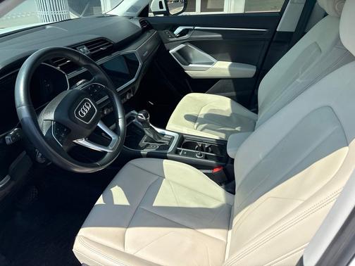 Glacier White Metallic 2019 Audi Q3 2.0T Premium