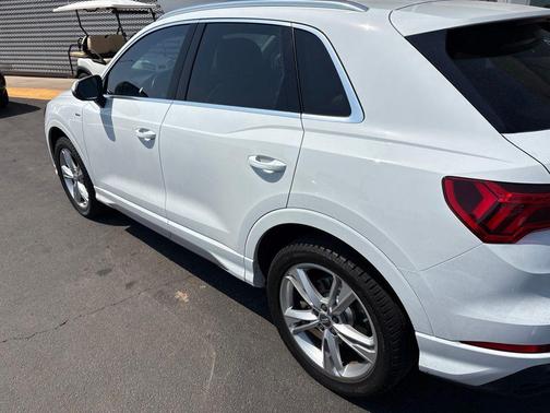 Glacier White Metallic 2019 Audi Q3 2.0T Premium
