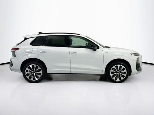 Glacier White Metallic 2026 Audi Q3 TFSI quattro S tronic