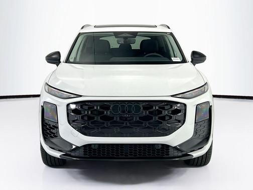 Glacier White Metallic 2026 Audi Q3 TFSI quattro S tronic