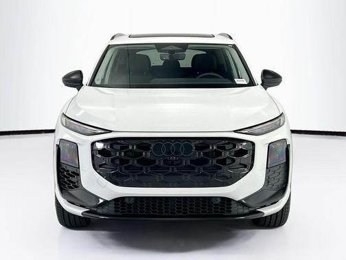 Glacier White Metallic 2026 Audi Q3 TFSI quattro S tronic
