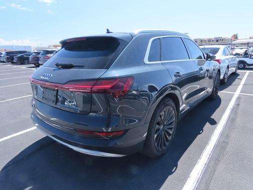 2019 Audi e-tron Premium Plus