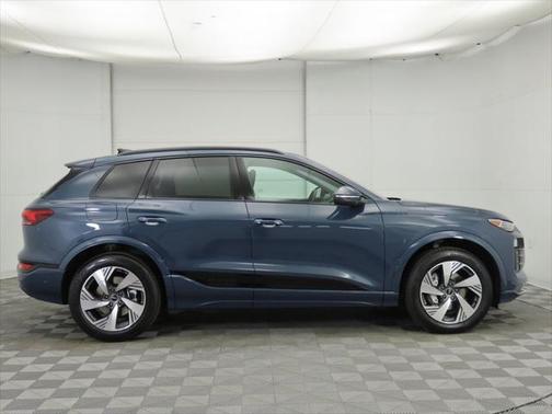 2025 Audi Q6 e-tron Premium Plus quattro
