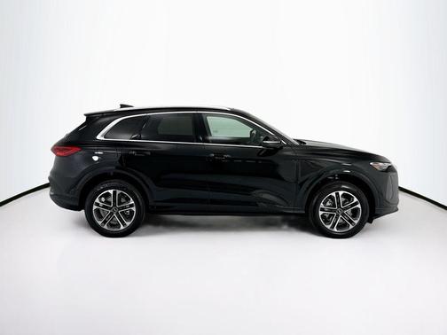 Mythos Black Metallic 2026 Audi Q5 Premium TFSI quattro S tronic