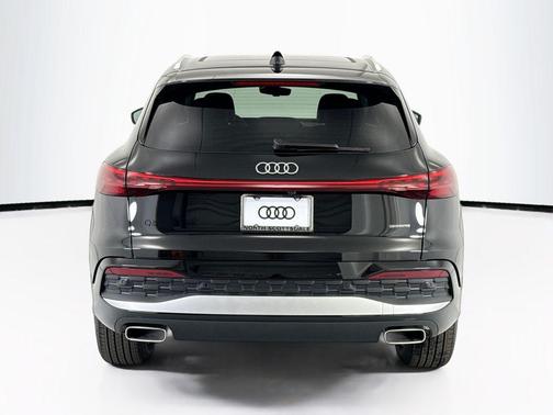 Mythos Black Metallic 2026 Audi Q5 Premium TFSI quattro S tronic