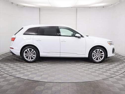 2025 Audi Q7 55 Premium Plus
