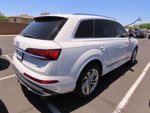 Glacier White Metallic 2020 Audi Q7 55 Premium Plus