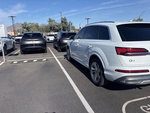 Glacier White Metallic 2020 Audi Q7 55 Premium Plus