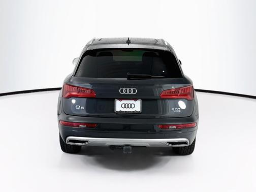 Manhattan Gray Metallic 2018 Audi Q5 2.0T