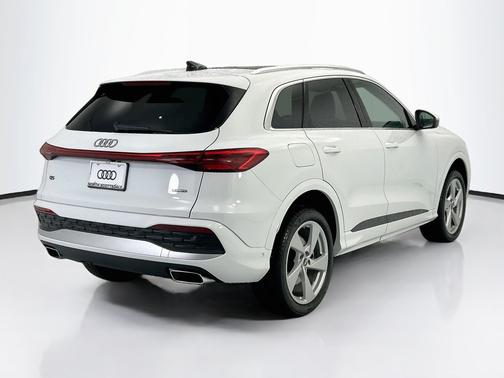 Glacier White Metallic 2026 Audi Q5 Premium Plus