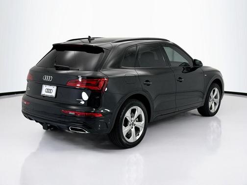Mythos Black Metallic 2023 Audi Q5 45 S line Premium Plus