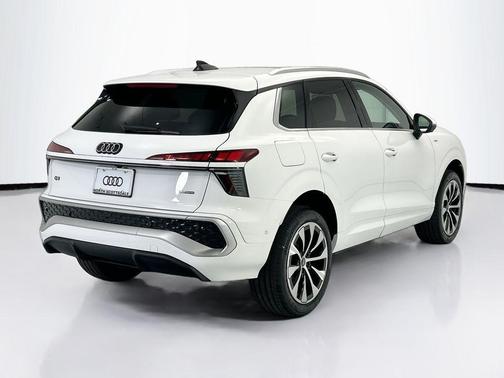Arkona White 2026 Audi Q3 TFSI quattro S tronic