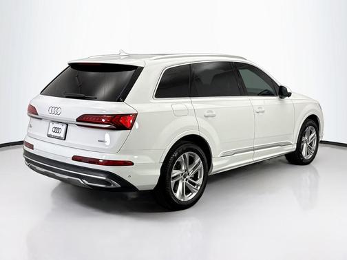2023 Audi Q7 55 Premium Plus