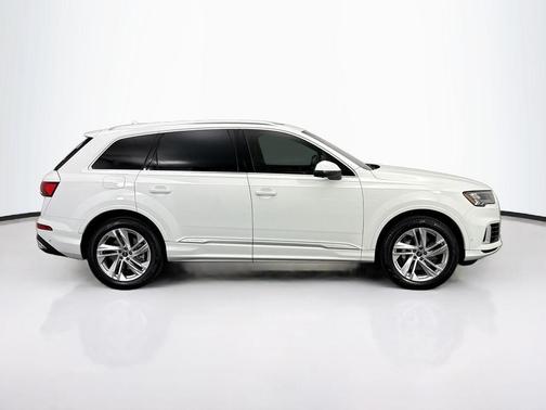 2023 Audi Q7 55 Premium Plus