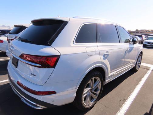 2023 Audi Q7 55 Premium Plus