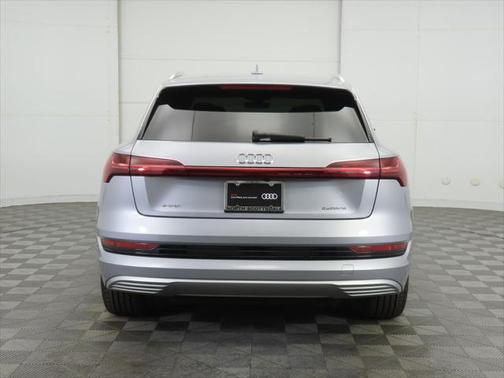 2022 Audi e-tron Premium