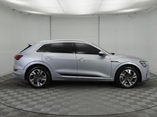 2022 Audi e-tron Premium