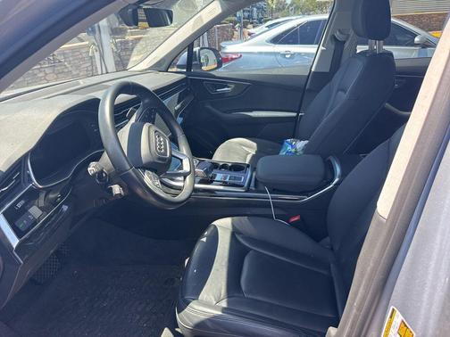 Florett Silver Metallic 2022 Audi Q7 45 Premium Plus