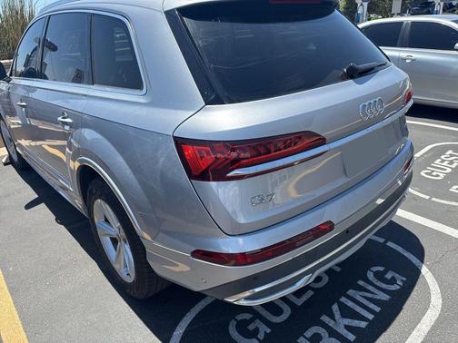 Florett Silver Metallic 2022 Audi Q7 45 Premium Plus
