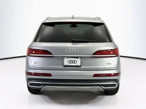 Florett Silver Metallic 2022 Audi Q7 45 Premium Plus