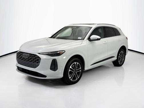 Glacier White Metallic 2026 Audi Q5 Premium Plus TFSI quattro S tronic