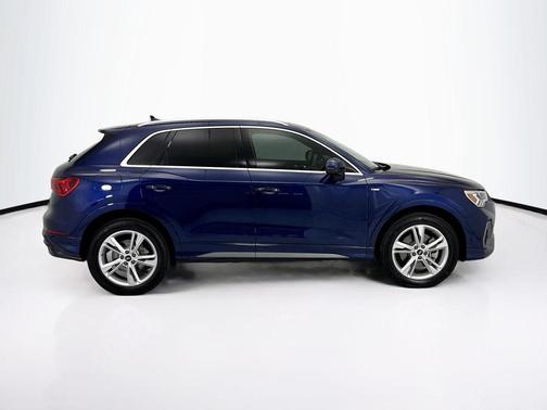 Navarra Blue Metallic 2022 Audi Q3 45 S line Premium Plus