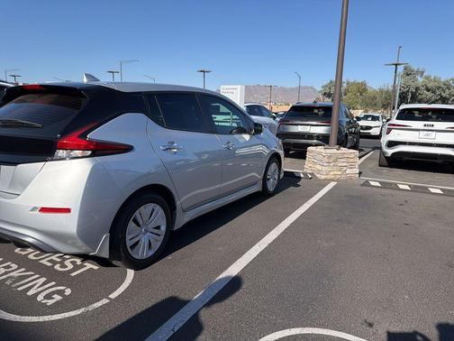 Brilliant Silver Metallic 2025 Nissan Leaf S