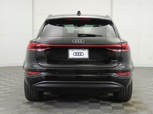 2025 Audi Q6 e-tron Premium Plus quattro