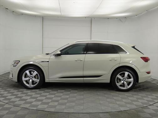2019 Audi e-tron Premium Plus