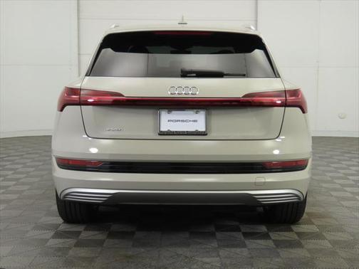 2019 Audi e-tron Premium Plus