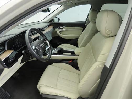 2019 Audi e-tron Premium Plus