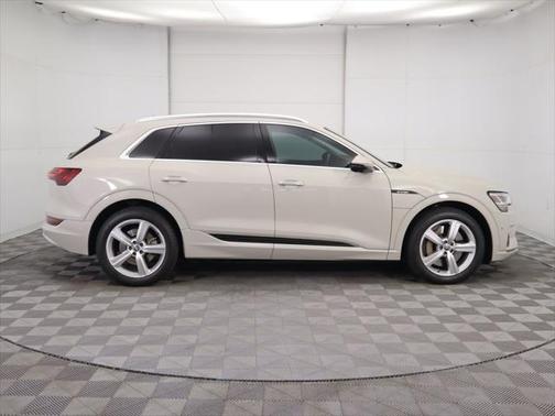 2019 Audi e-tron Premium Plus